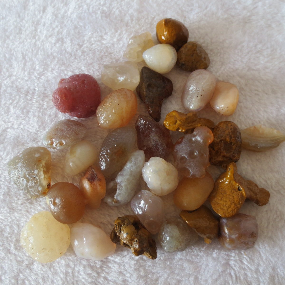 gobi desert candy raw rough stones natural gemstone specimen for collectors (p75)