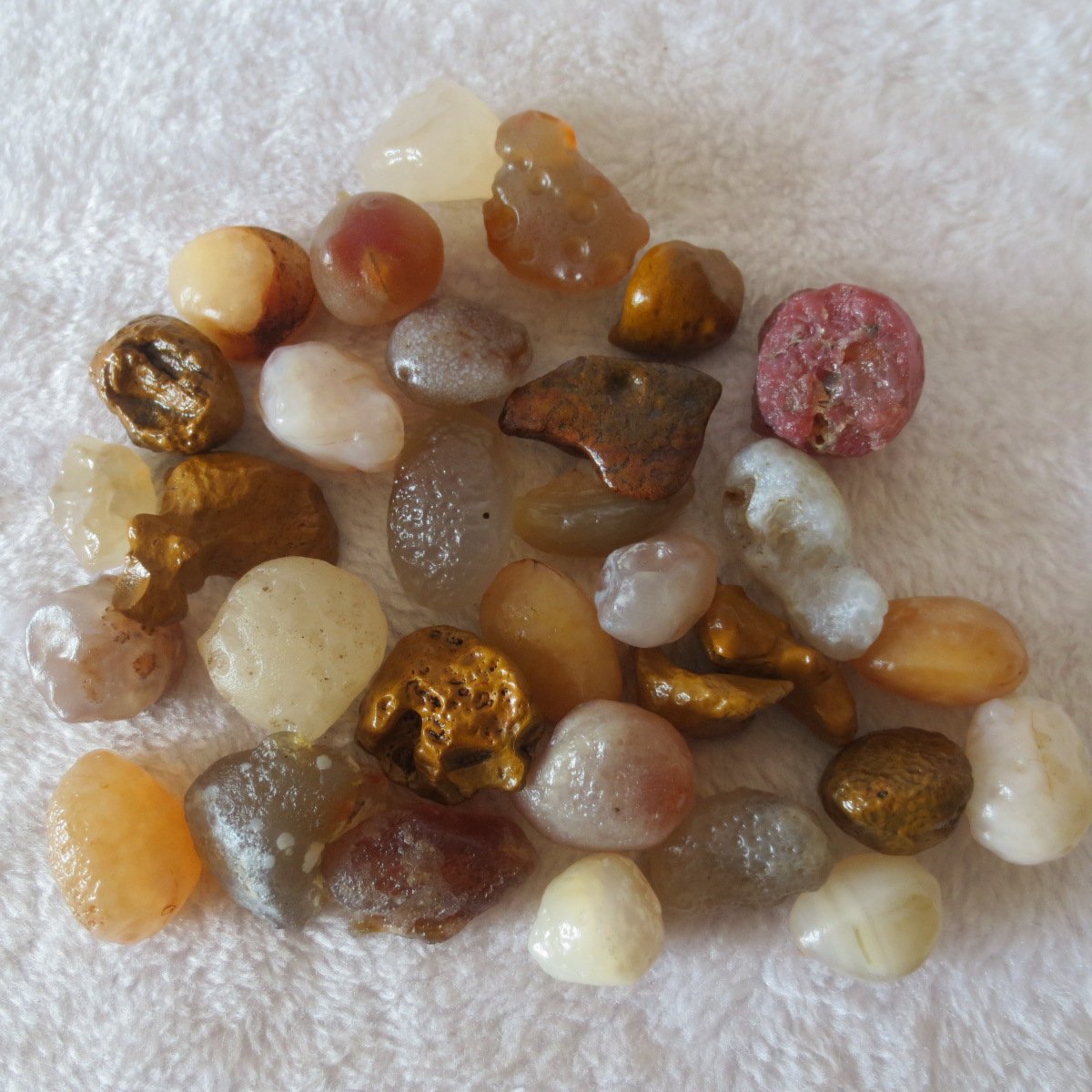 gobi desert candy raw rough stones natural gemstone specimen for collectors (p75)